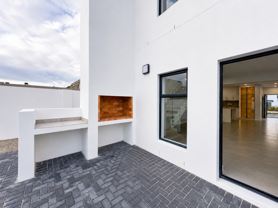5 Bedroom Property for Sale in Sandown Western Cape